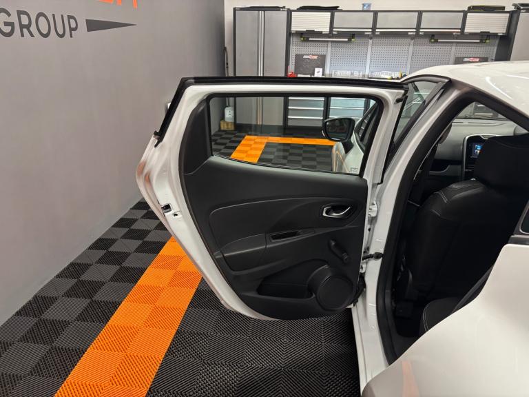 2015 Renault Clio 1.2 16V Dynamique MediaNav 5dr HATCHBACK Petrol Manual