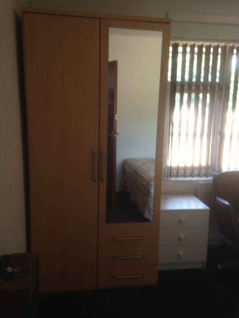 Double Bedroom £415/M - free virgin wifi -  CCTV safe place - all bills included