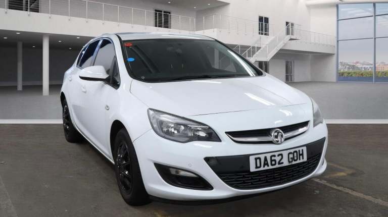 2012 Vauxhall Astra 1.6i 16V Exclusiv 5dr HATCHBACK PETROL Manual