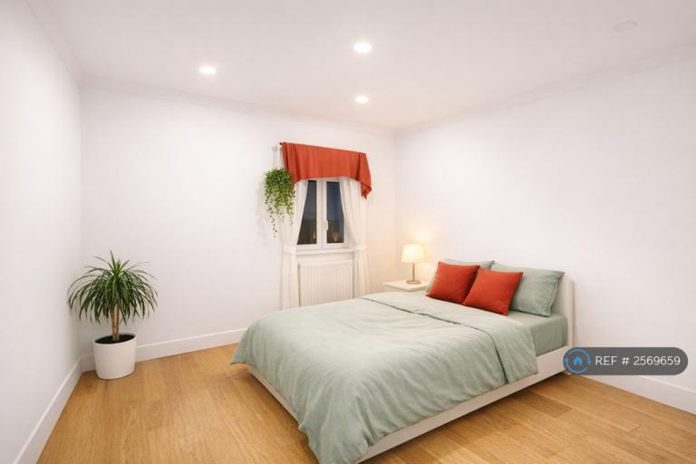 3 bedroom house in Vanbrugh Hill, London, SE10 (3 bed) (#2569659)