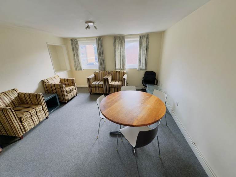 Double bedroom - 450 Pound All BillS INCLUDED.  Without 400 