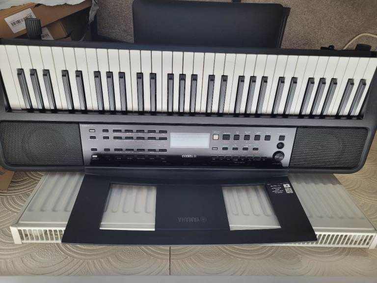 Yamaha Portable Electronic Keyboard – Good Condition