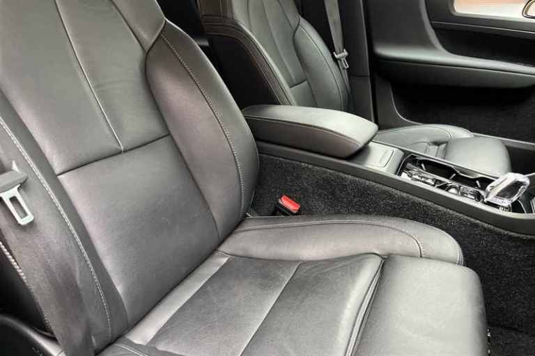 2020 Volvo XC40 2.0 D4 Inscription Pro SUV 5dr Diesel Auto AWD Euro 6 (s/s) (190 ps) SUV Diesel A...