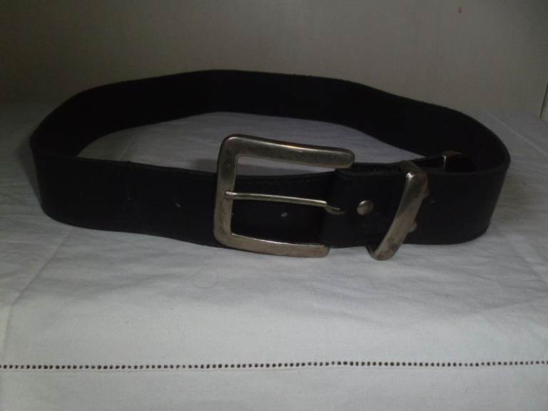 Black Leather Belt with Silver Buckle – Good Condition