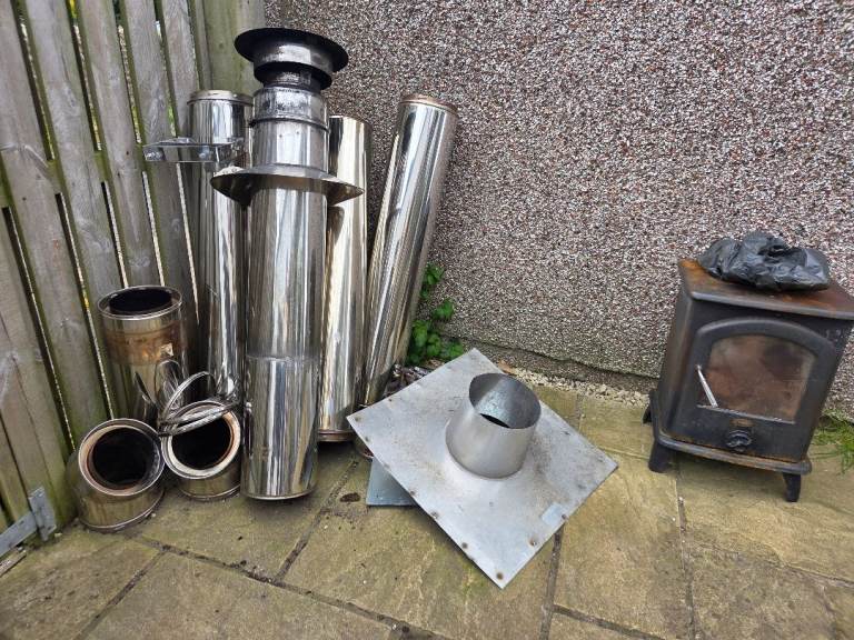 Log/wood stove and full flue