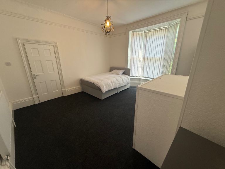 LARGE DOUBLE ROOMS