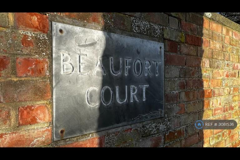 2 bedroom flat in Rectory Road, Burnham-On-Sea, TA8 (2 bed) (#3081536)