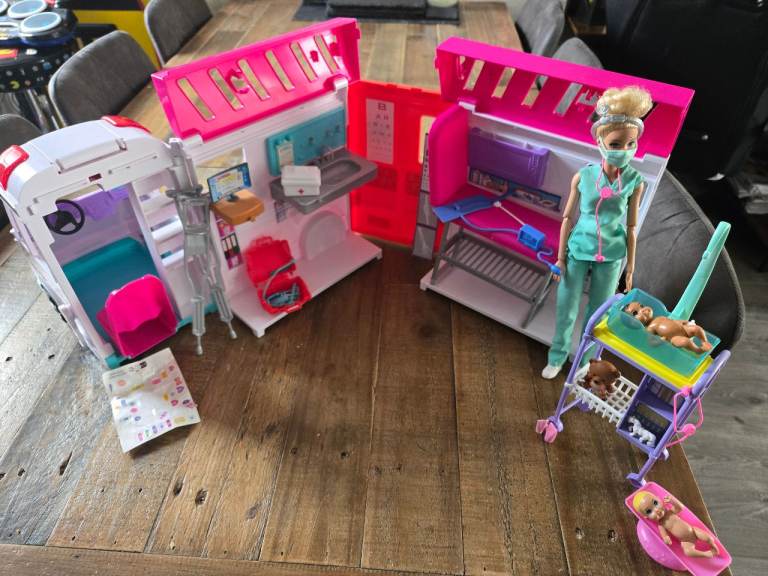 Barbie ambulance 