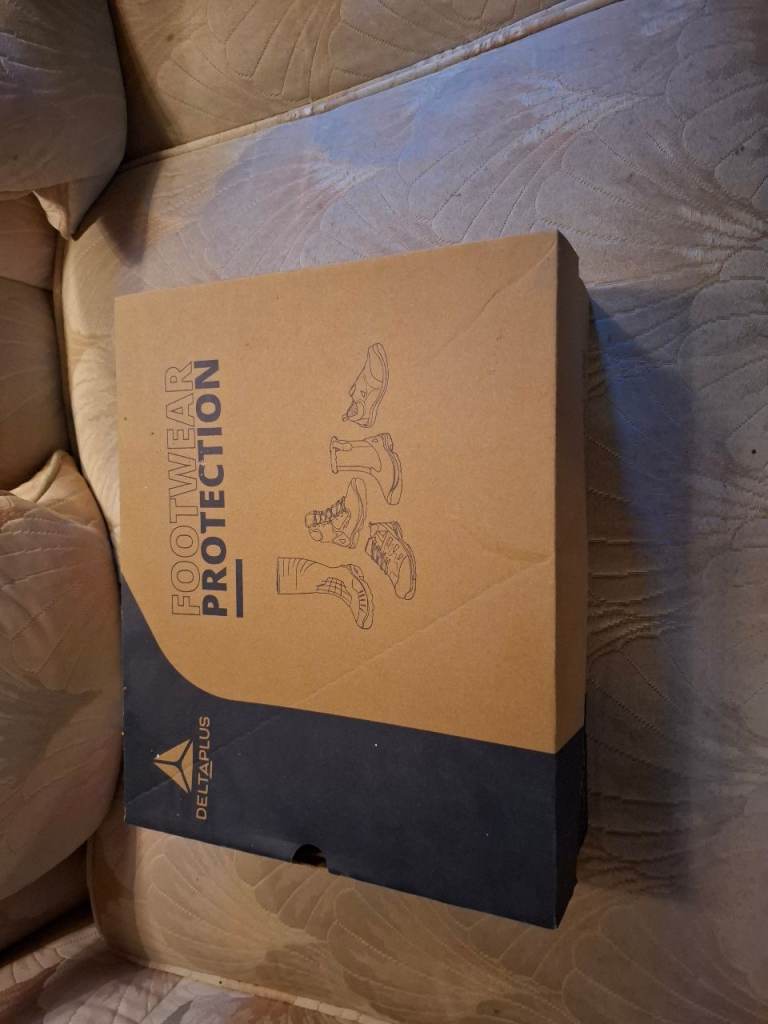 Safety boots. Deltaplus premium safety boots, new, boxed with tags