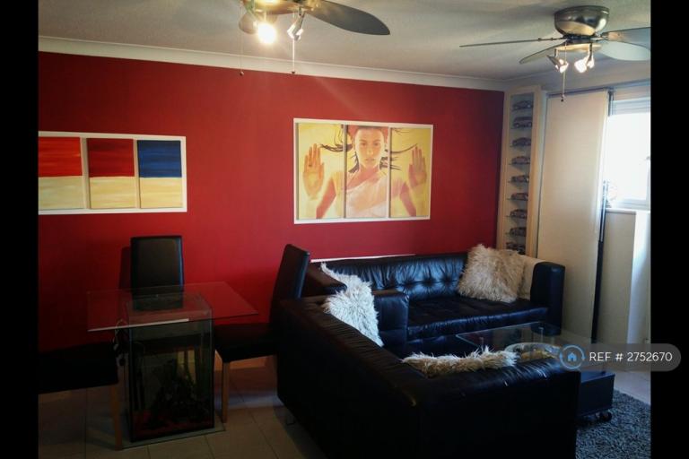 2 bedroom flat in Orchid Gardens, Hounslow, TW3 (2 bed) (#2752670)