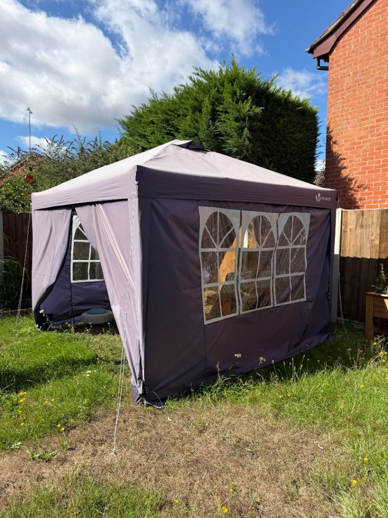 Gazebo 3m x 3m pop up