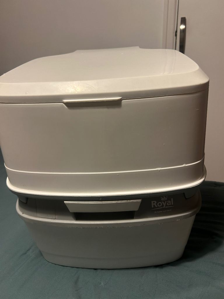 Royal Deluxe Portable Flushing Toilet for camping or caravan.