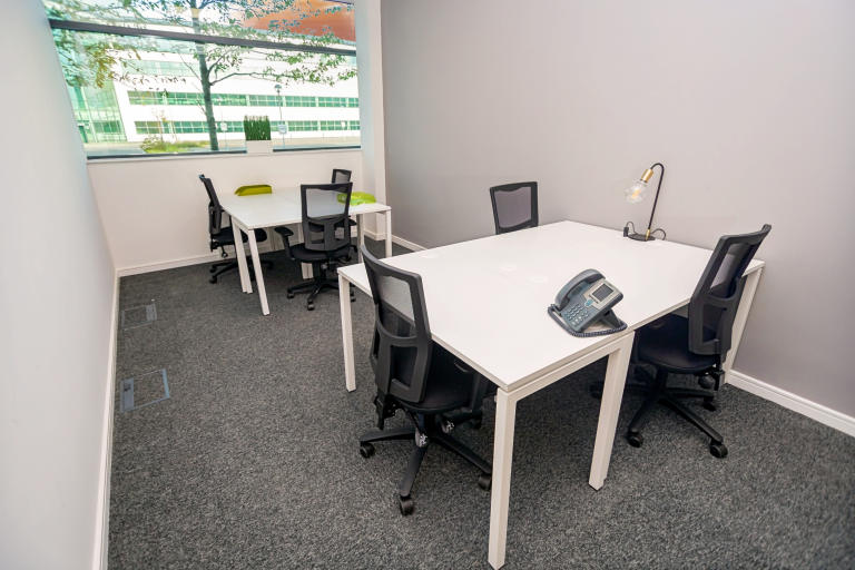 Newcastle - NE270QQ \ Ready-to-Use Office Space with 5 Desks