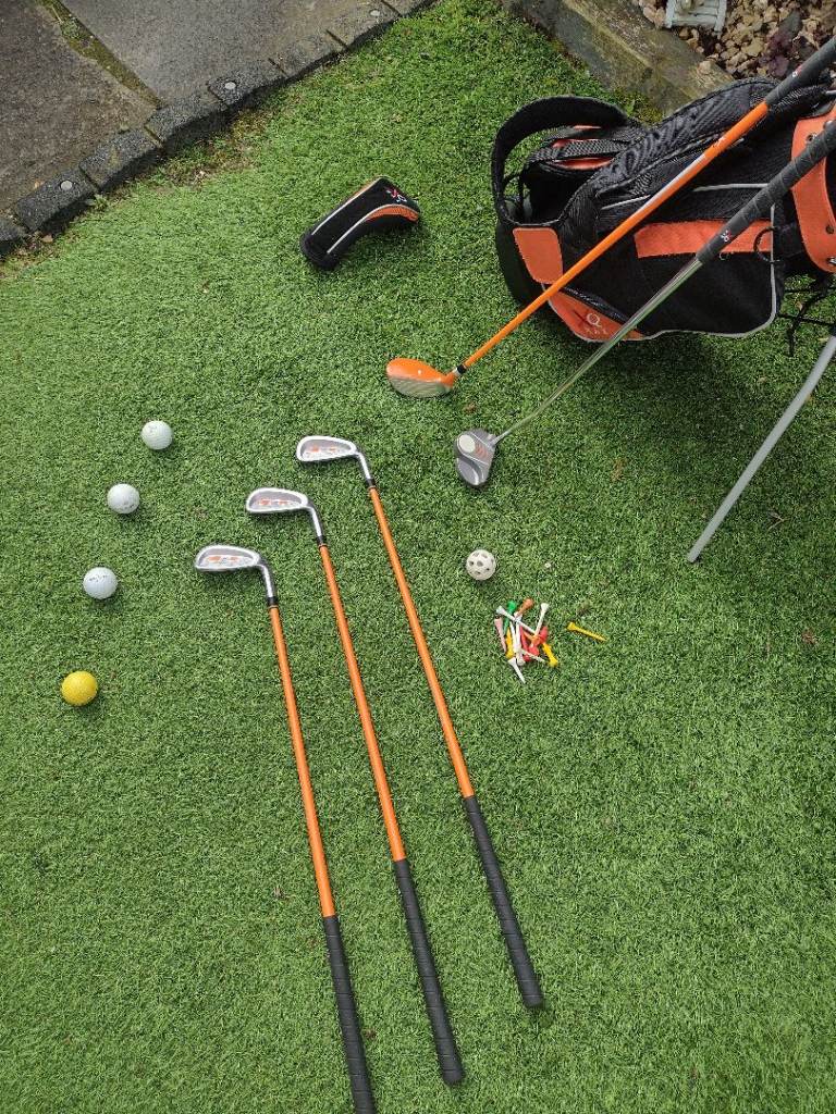 VGC SET JUNIOR XQ MAX GRAPHITE GOLF CLUBS + MATCHING XQ MAX STAND GOLF BAG 5 to 8 years 