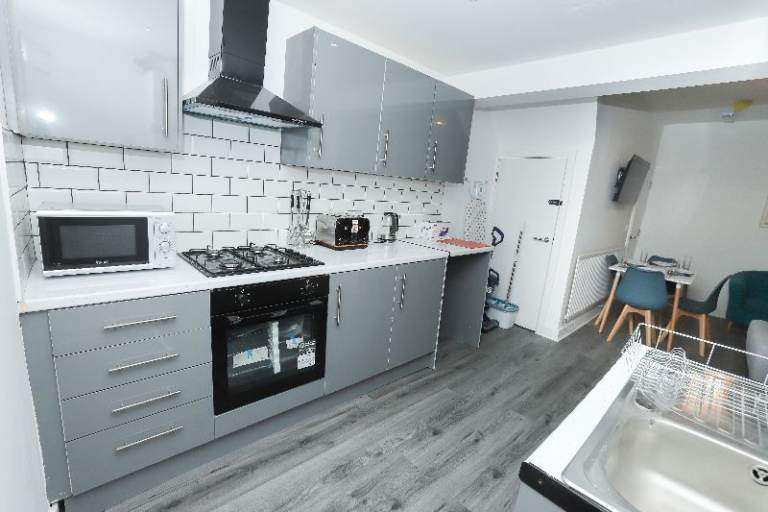 **Net Yield 36.7% 6 bed HMO - Ramsden Street**