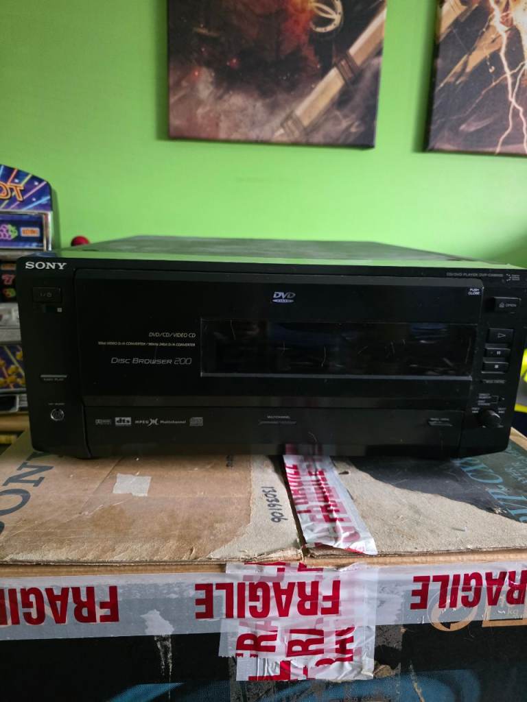 Sony 200 disc CD / DVD Player