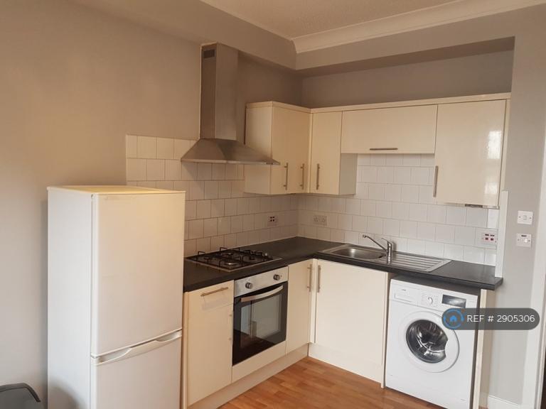 2 bedroom flat in Westmuir Street, Glasgow, G31 (2 bed) (#2905306)
