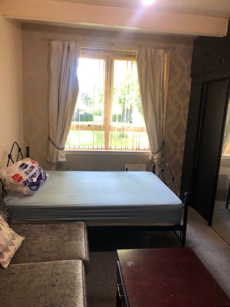 A large room for let