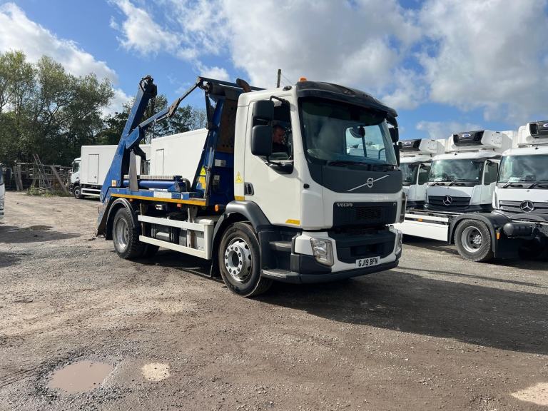 2019 VOLVO FL SKIPLOADER WITH HYVA ... ( EX VOLVO MAINTENANCE )