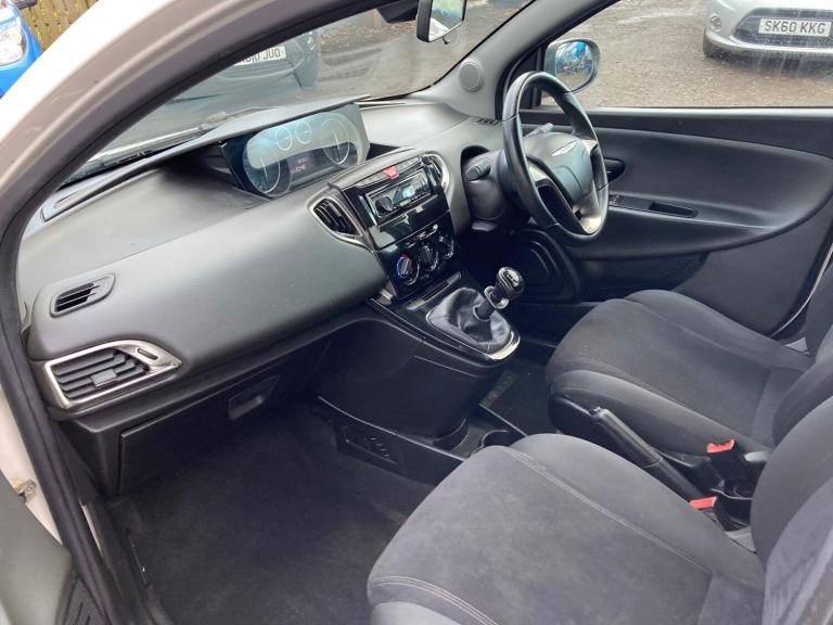 2012 Chrysler Ypsilon 1.2 SE 5dr HATCHBACK Petrol Manual