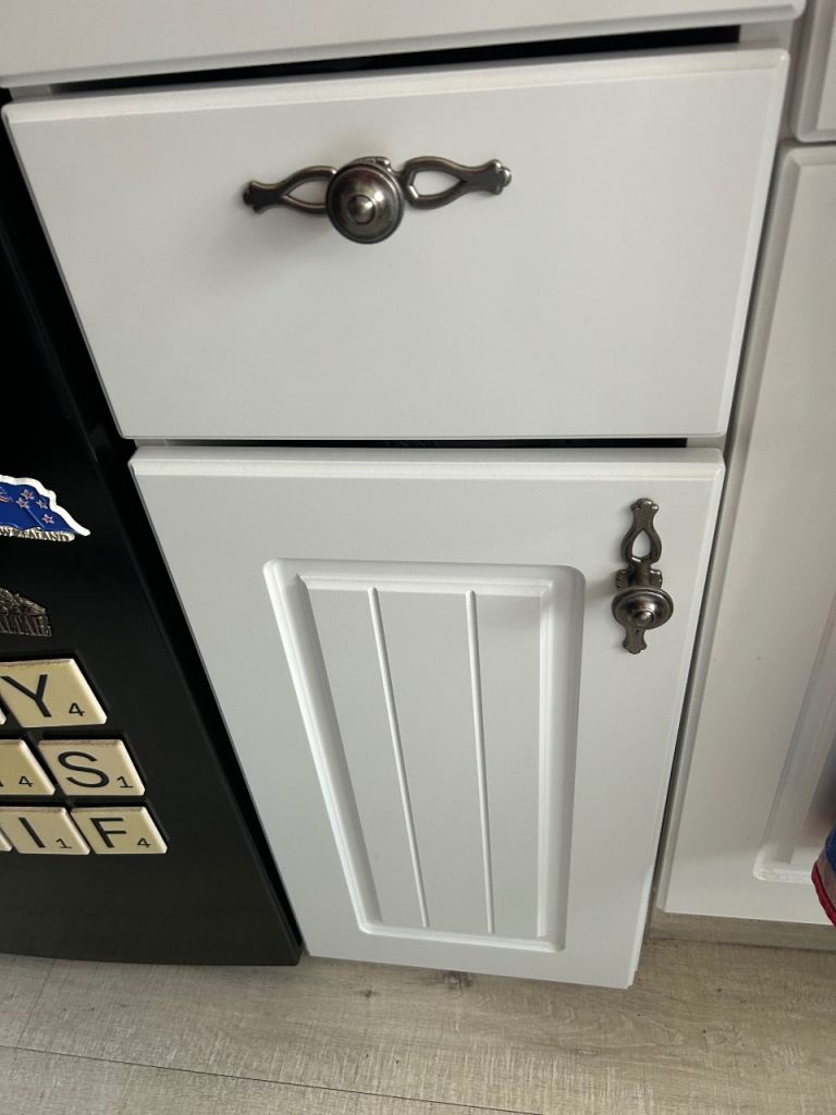 B&Q White country style door and drawer fronts x3