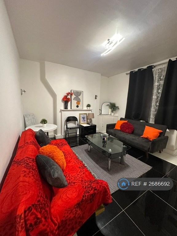 2 bedroom flat in Darlington House, London, SW8 (2 bed) (#2686692)