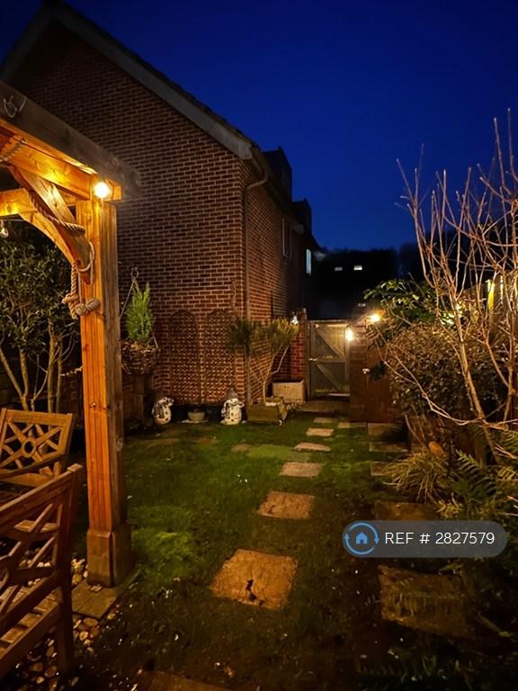 2 bedroom house in Mailing Way, Basingstoke, RG24 (2 bed) (#2827579)