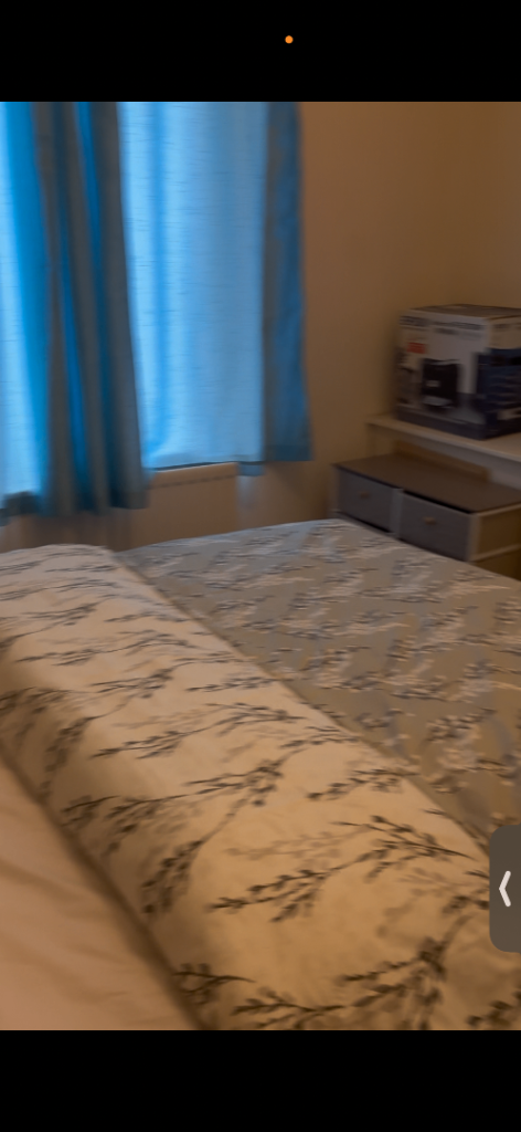 Spacious double room in BT12 