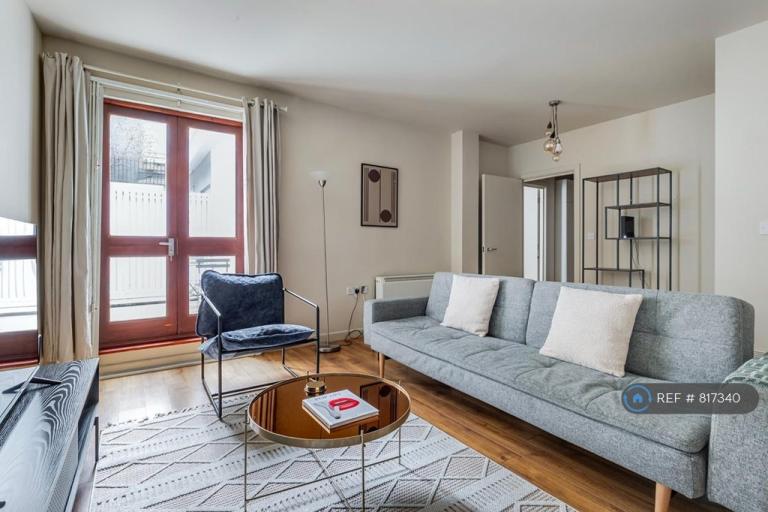 1 bedroom flat in Calvin St, London, E1 (1 bed) (#817340)