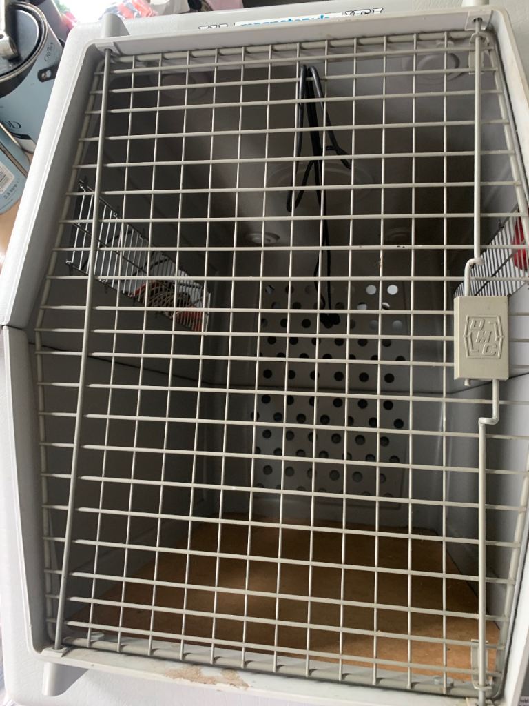 Petmate vari kennel with magnetopulse magnetic field therapy 
