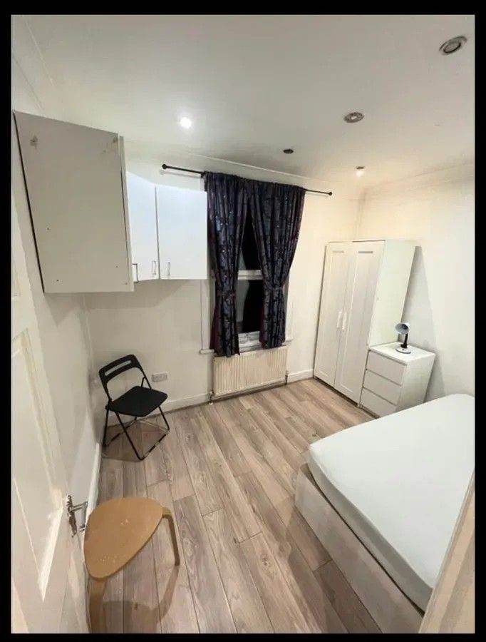 Furnished Room to Rent 