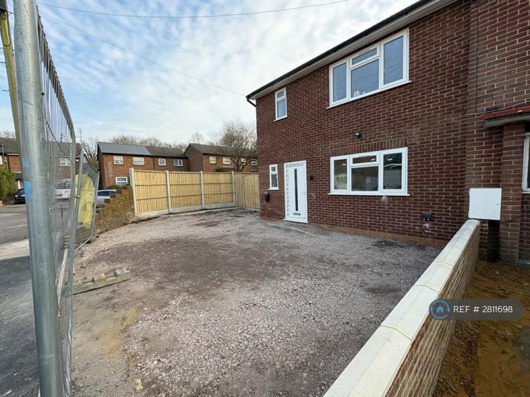 3 bedroom house in Bain Avenue, Camberley, GU15 (3 bed) (#2811698)