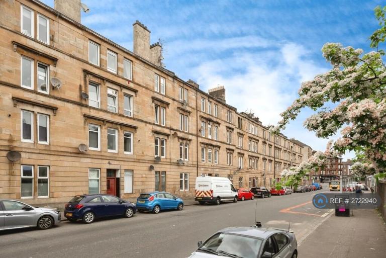 1 bedroom flat in Cumbernauld Road, Glasgow, G31 (1 bed) (#2722940)