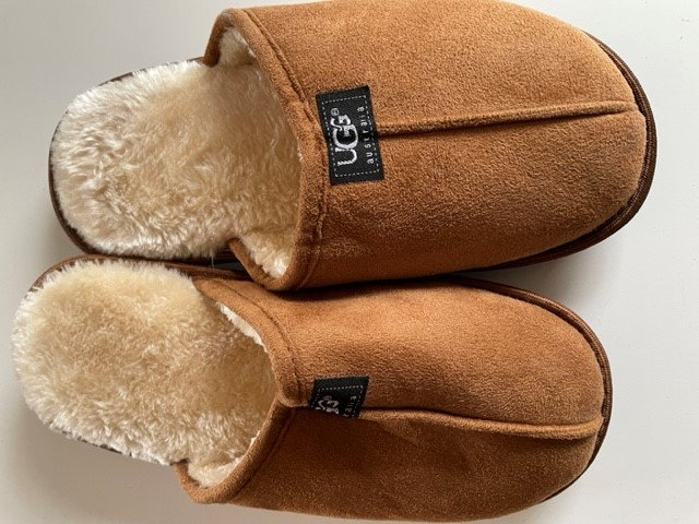 🧦 Brand New Original UGG Suede Slippers – Unisex S/M – RRP £100, Asking £55