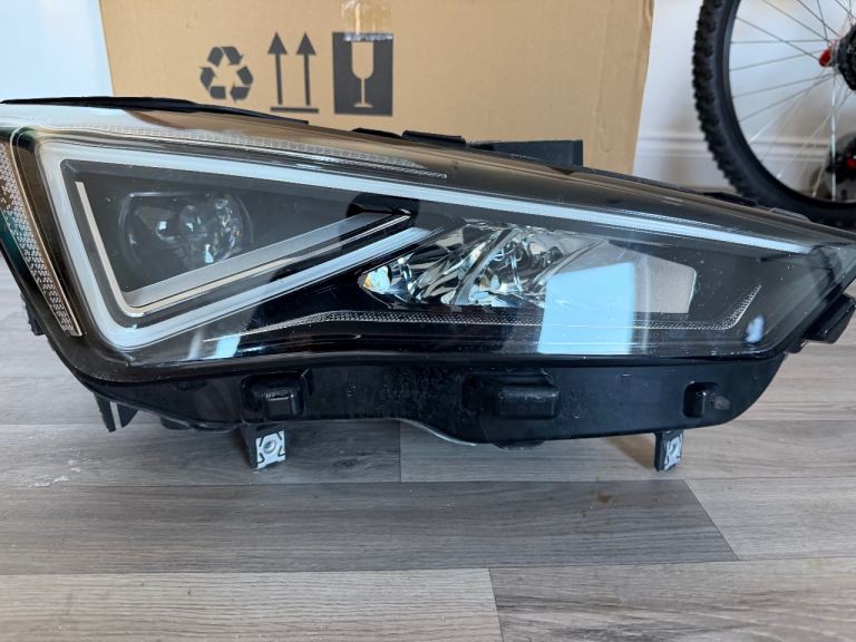 Seat Leon LED Headlight (Driver Side)