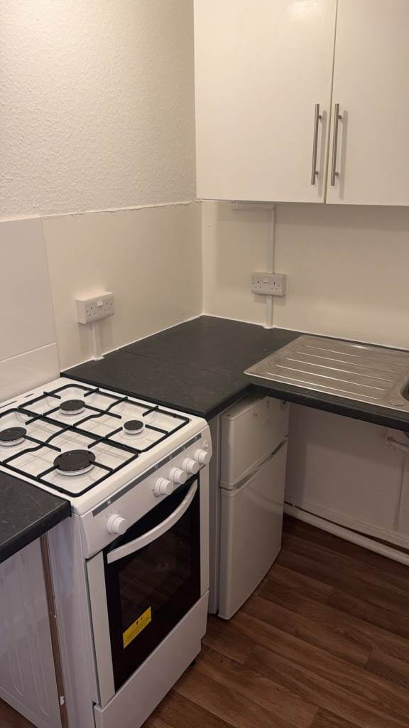 1 Room flat available at 16 Jersy Road 