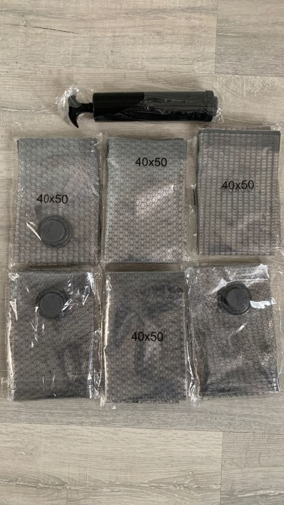 New Vacuum Storage Bags with Hand Pump – 6 Pack