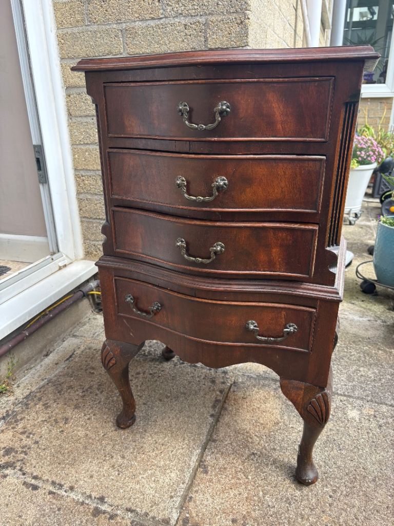 Small chest of drawers