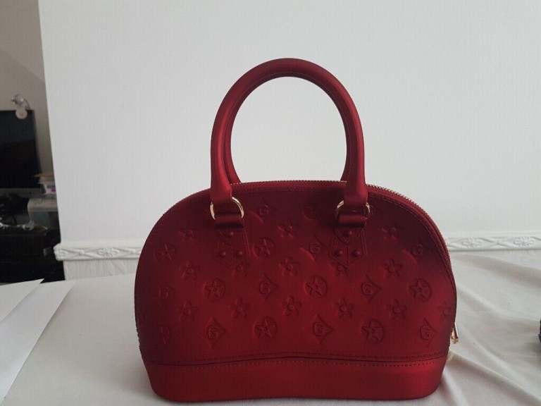 Ladies Bubble - rubber feel bag in stylish burgundy wine colour