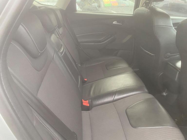 2011 Ford Focus 1.6T EcoBoost Titanium X Euro 5 (s/s) 5dr HATCHBACK Petrol Manual