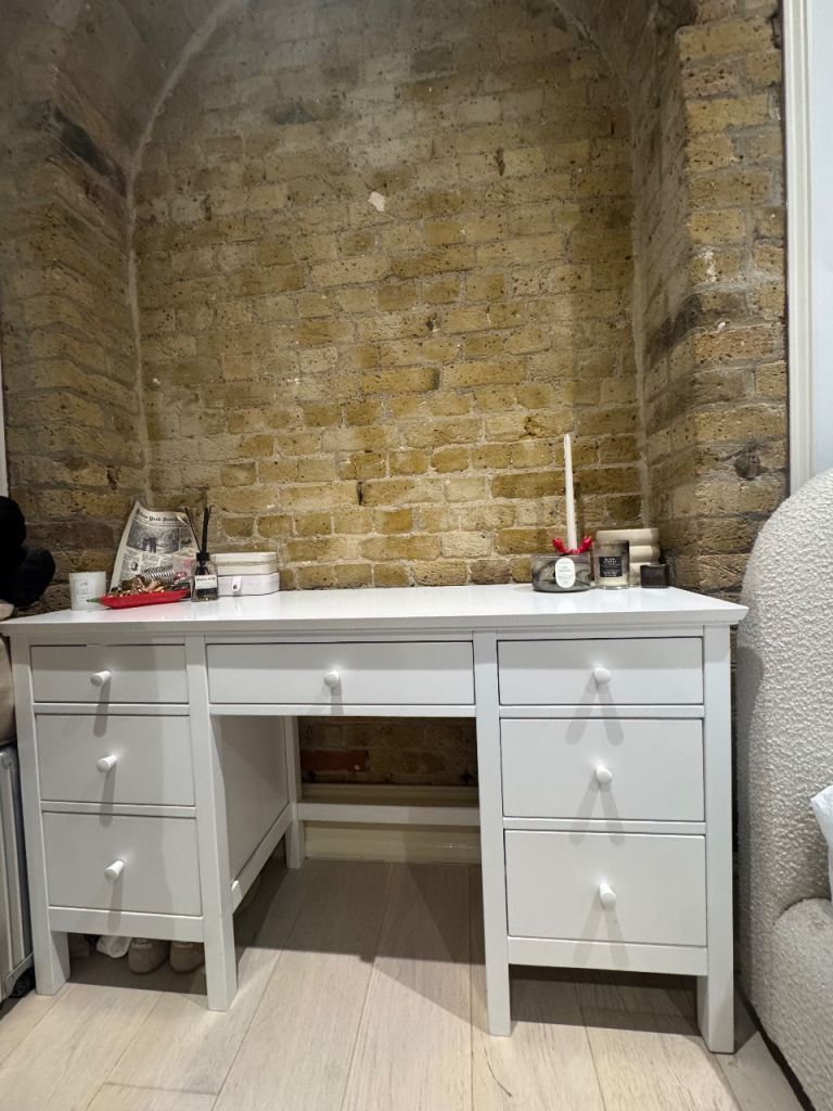 White Chest of Drawers / Storage Cabinet – Great Condition