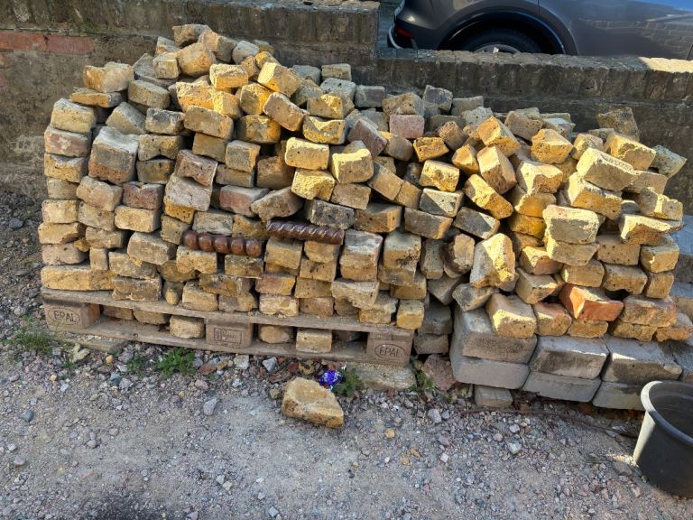 Reclaimed Yellow Stock Bricks - Good Condition