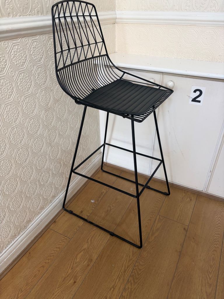 Free Black Metal Bar Stool – Excellent Condition