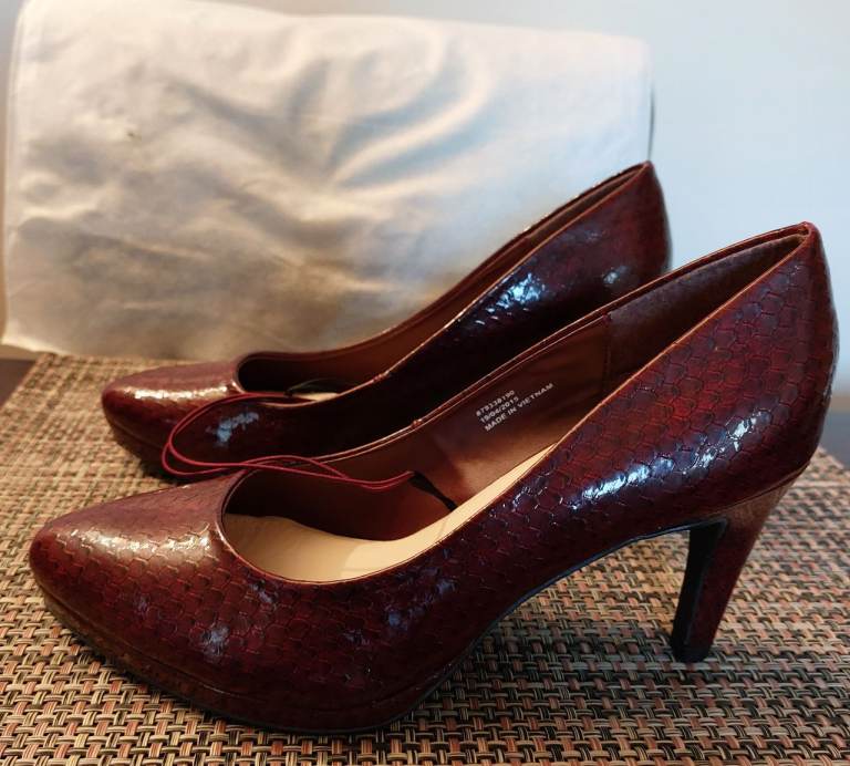 Debenhams Collection Burgundy patent court shoe