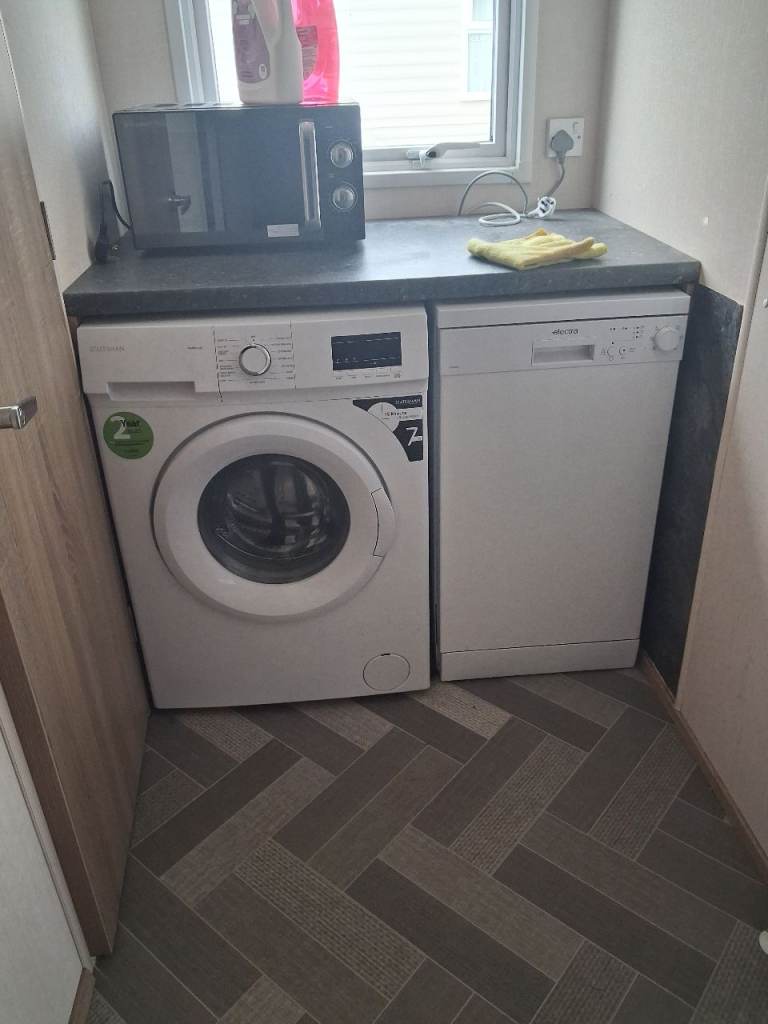 NEED GONE TOMORROW  Slimline dishwasher 45cm wide