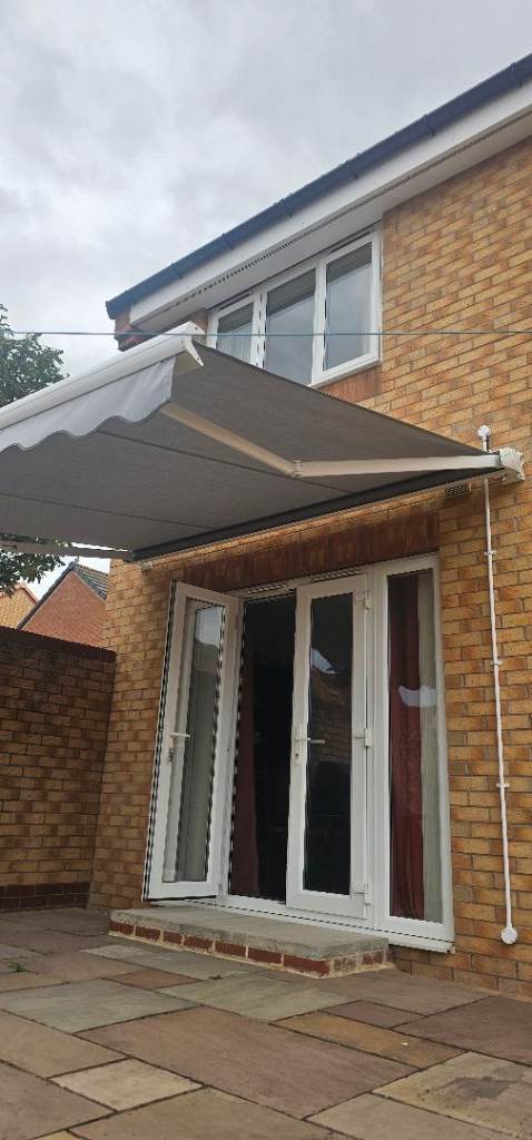 Garden patio electric awning. 3.2m x 2.5m 