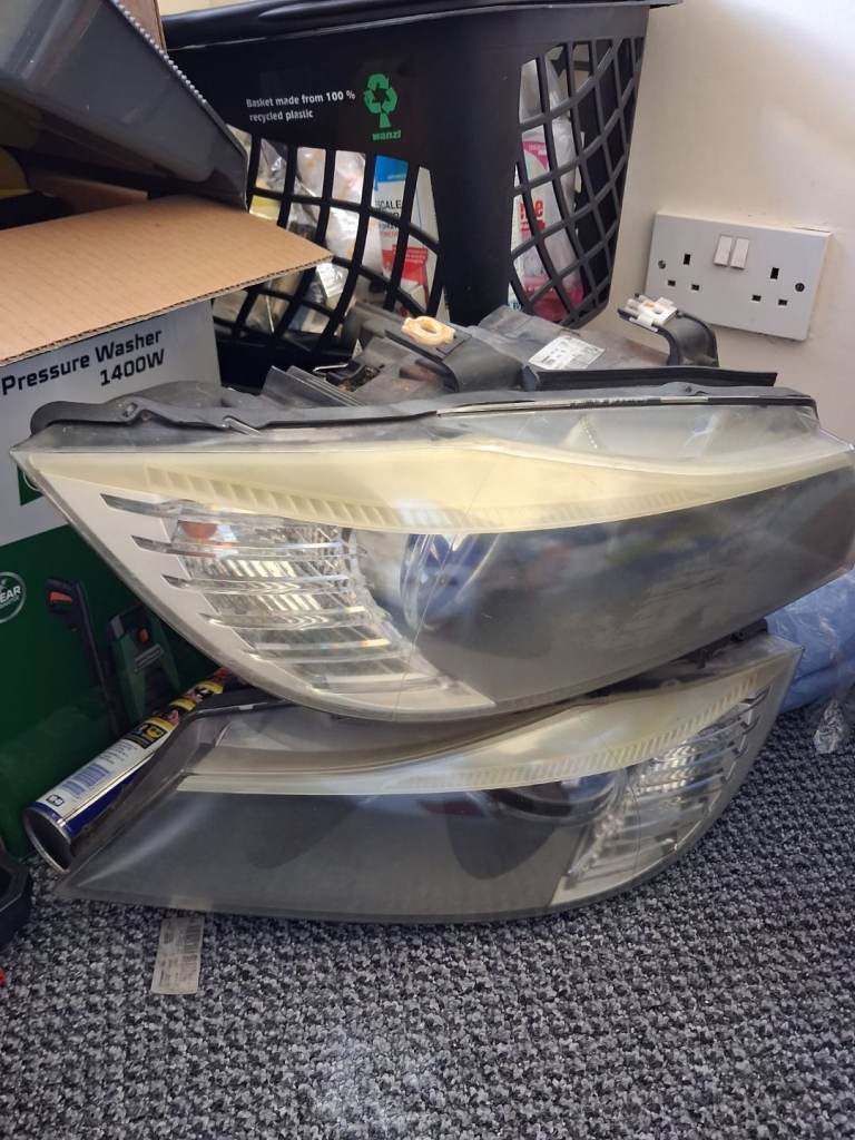 BMW 3 series E90 2008 headlights