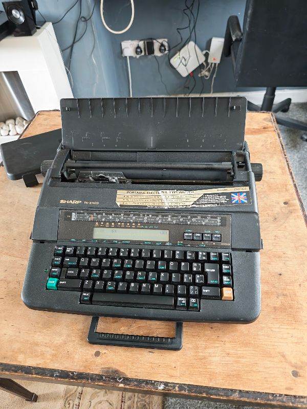SHARP PA-3140S PORTABLE ELECTRONIC TYPE WRITER 80S 