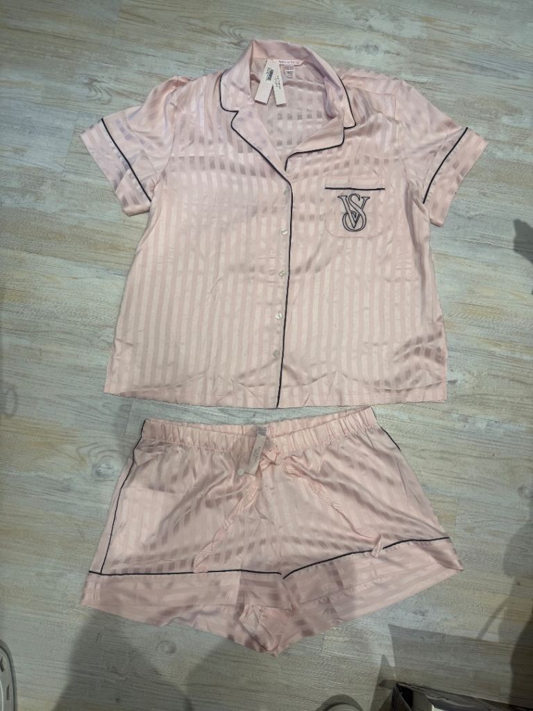 Victoria's Secret Pink Pyjama Set – New with Tags