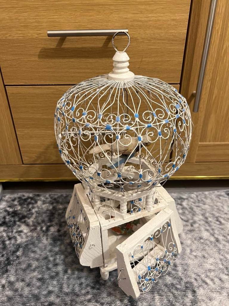 Bird cage with turning side light as in the pictures